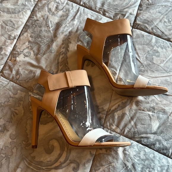 NWT Enzo Angiolini two-tone heel. - Picture 2 of 8